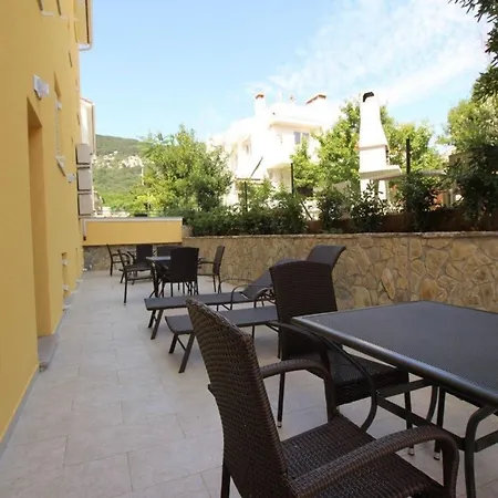 Apartment Nettes In Mit Gemeinsamer Terrasse *