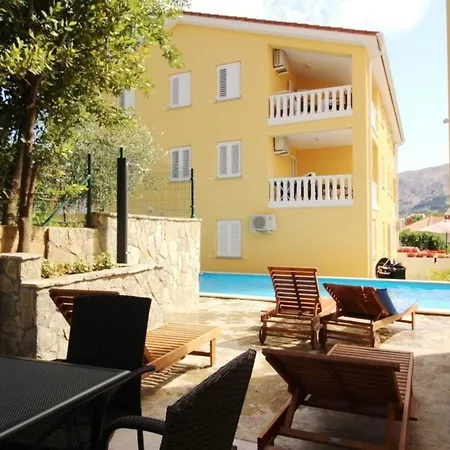 Apartman Nettes In Mit Gemeinsamer Terrasse Baška
